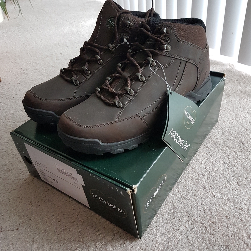 LE CHAMEAU FRENCH GLOBAL TRACKER BNWT